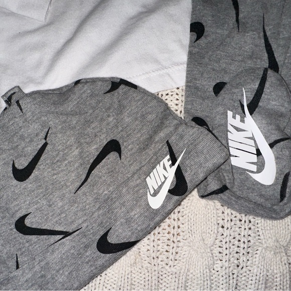 Nike Kids Matching Set - White and Gray - Picture 3 of 3